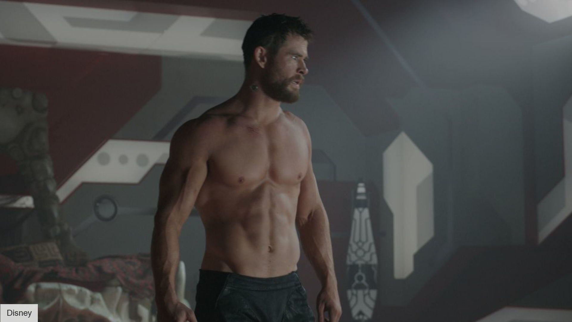 Thor Fans Love Seeing Chris Hemsworth Topless